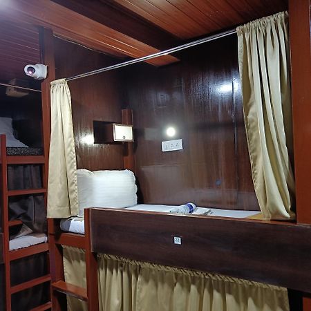 Asra Dormitory For Male And Female Bombay Esterno foto
